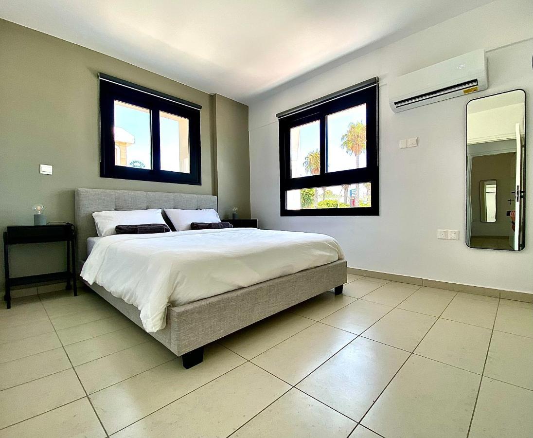 Sea La Vie #2 - Luxury Seaview Apartment Paphos Esterno foto